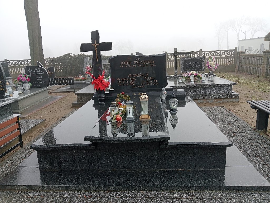 Grób Feliks Słowiński